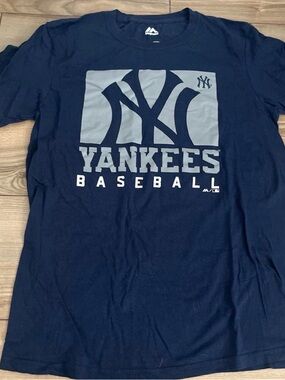 MLB New York Yankees Navy Graphic Majestic T-Shirt Sz M Adult